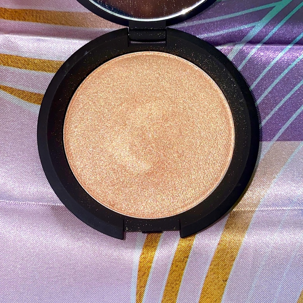 Becca Champagne Pop Highlighter